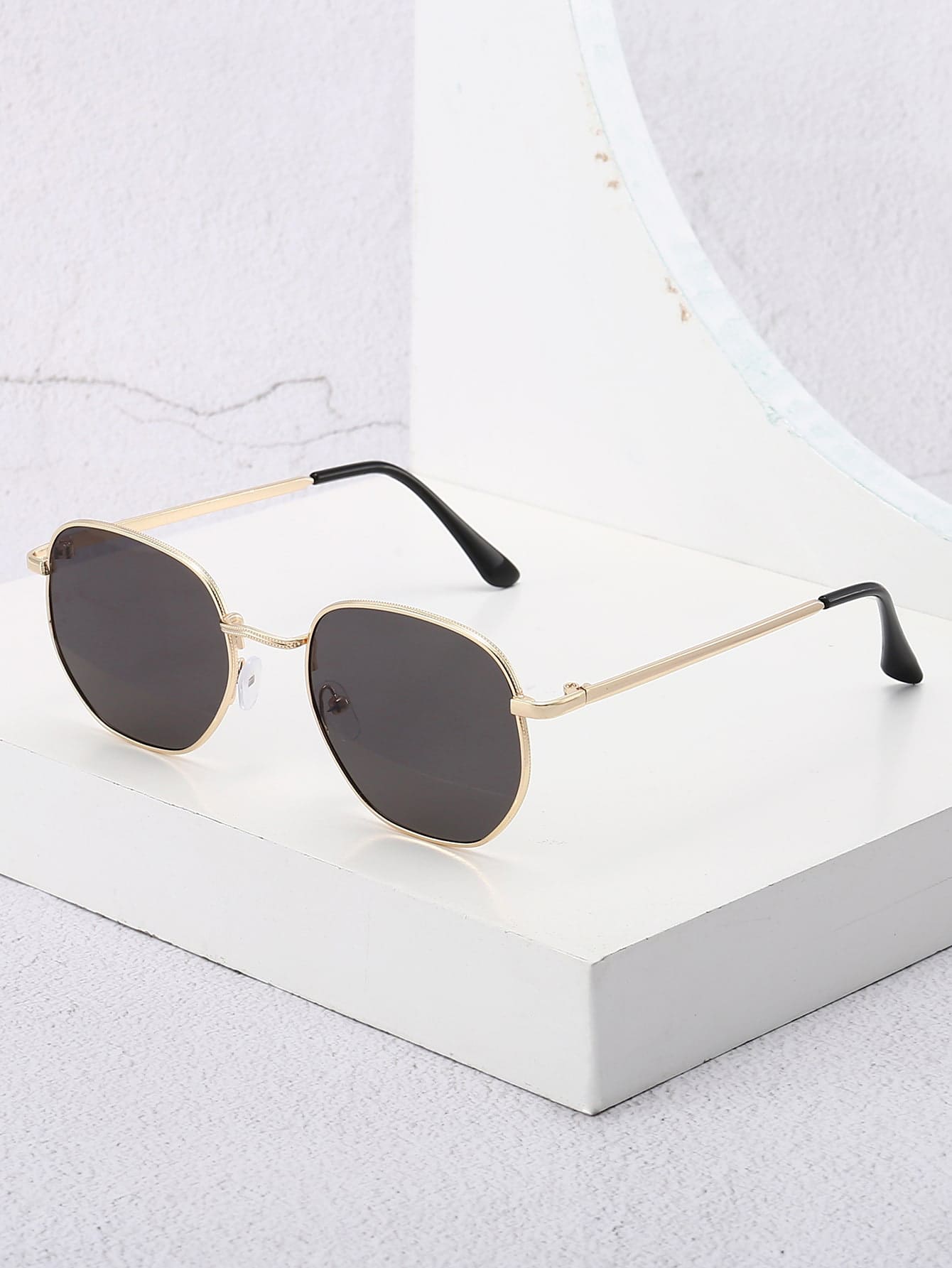 Vintage Fashion Outfit - 1pc Women's Metallic Frame Polygonal Shape