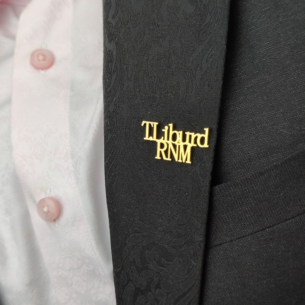 Personalized Brooch Pin  For M - Vintage Fashion Font ulasan dan harga