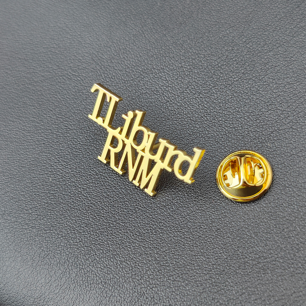 Personalized Brooch Pin  For M - Vintage Fashion Font ulasan dan harga